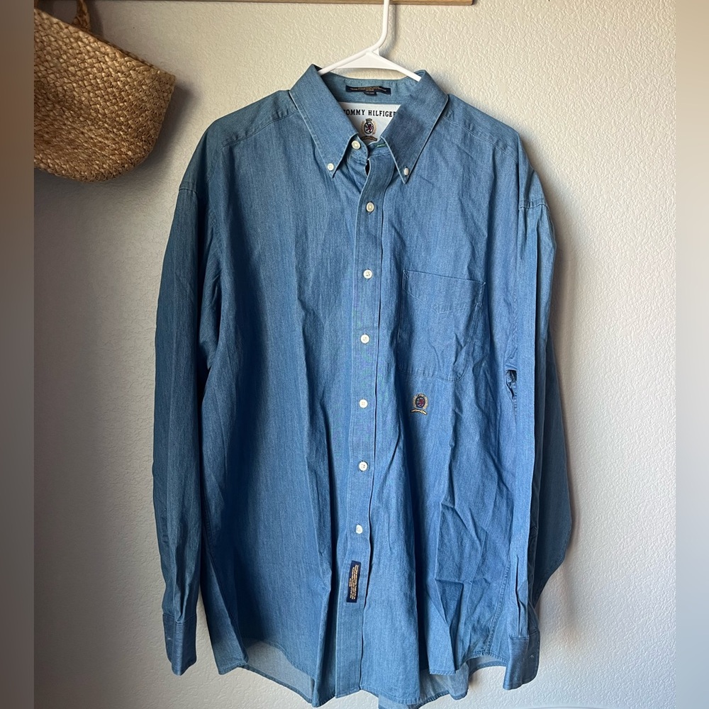 Vintage‎ Tommy Hilfiger Men's Shirt with Crest Logo